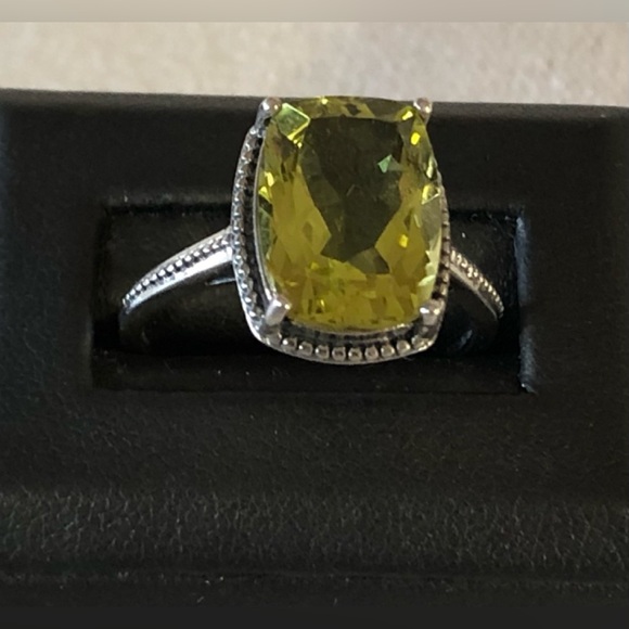 .925 Sterling Silver & Faceted Peridot Gemstone Ring sz 10 - Picture 4 of 10
